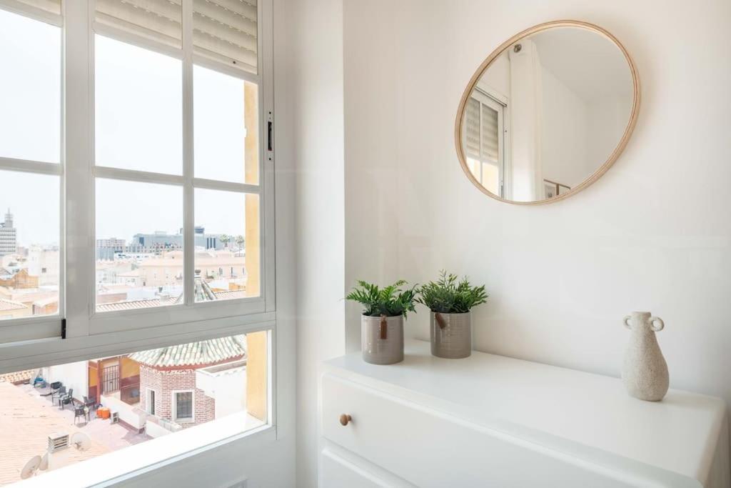 Sunlit & Fresh Apartment - Center By Rems مالقة المظهر الخارجي الصورة