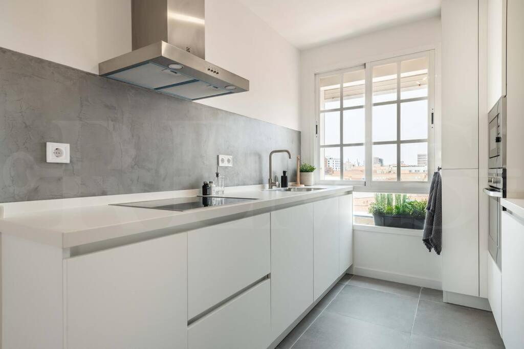 Sunlit & Fresh Apartment - Center By Rems مالقة المظهر الخارجي الصورة