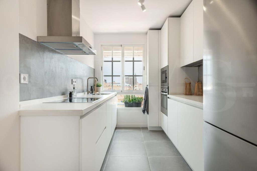 Sunlit & Fresh Apartment - Center By Rems مالقة المظهر الخارجي الصورة