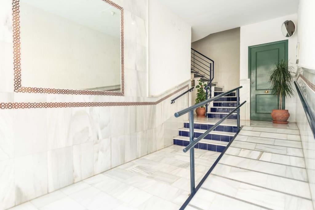 Sunlit & Fresh Apartment - Center By Rems مالقة المظهر الخارجي الصورة